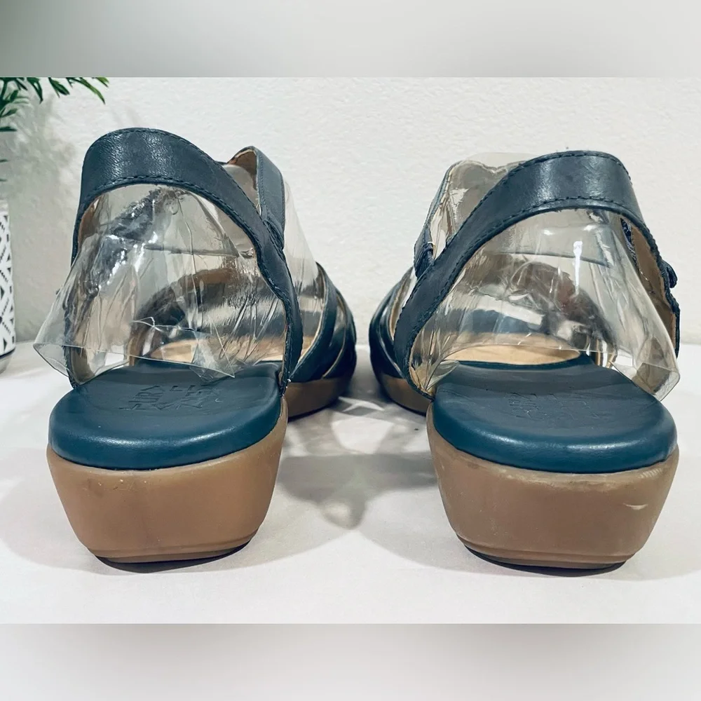 NIB! Naturalizer “Nella” Denim Blue Strappy Sandals Cushioned Footbed